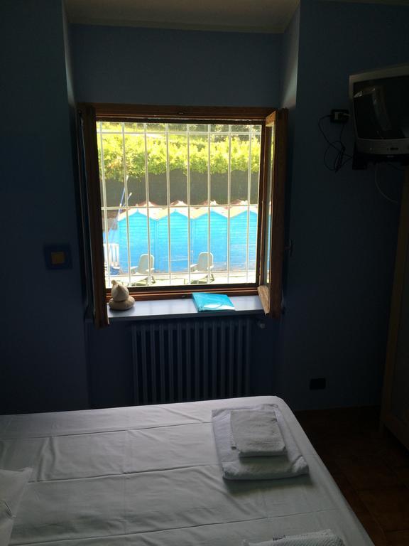 Fattoria Sequoia Bed and Breakfast Castagneto Po Habitación foto